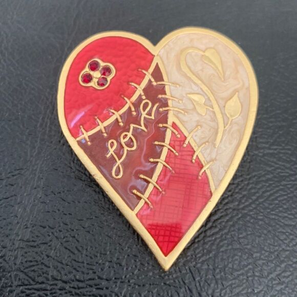 Vintage 1980s Stitched Heart Lapel Pin - Enamel Love Brooch - Picture 3 of 9